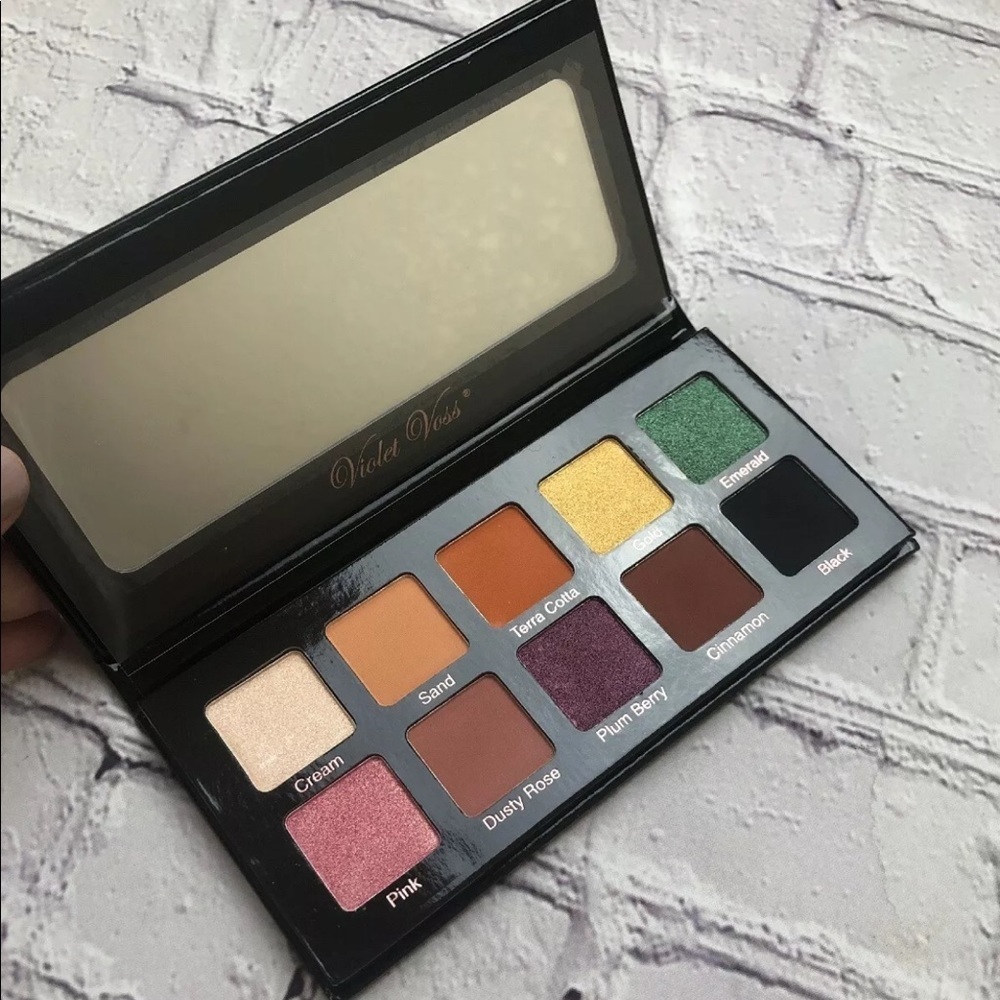 Violet Voss Essential Pro Series eyeshadow‎ palette NEW Host Pick!!